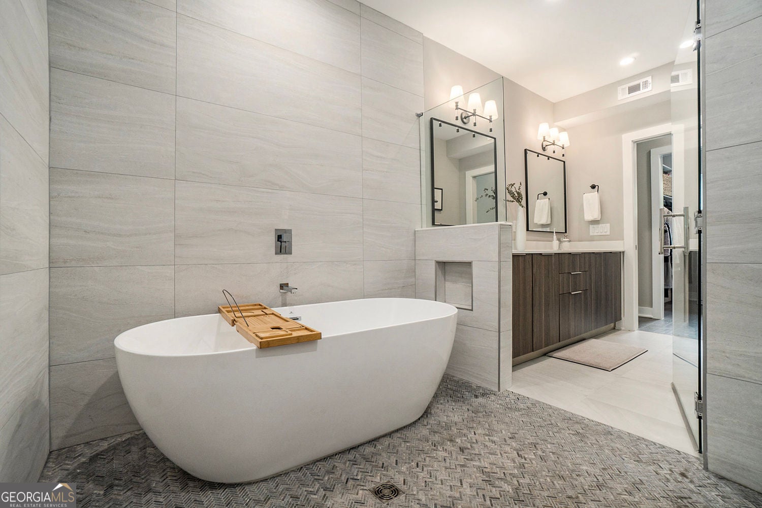 Atlanta, Georgia, 30307, United States, 4 Bedrooms Bedrooms, ,5 BathroomsBathrooms,Residential,For Sale,1997866