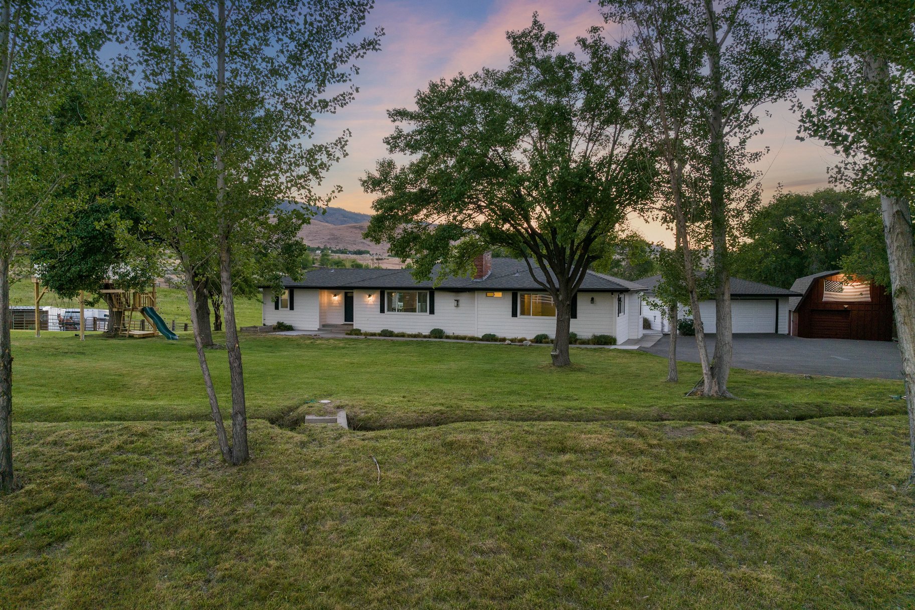  3855 Fairview Road - 物件實景