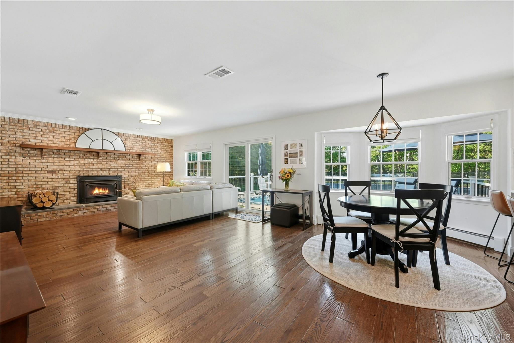  19 Quaker Hill Road, Stony Brook, NY, 11790 - 物件實景