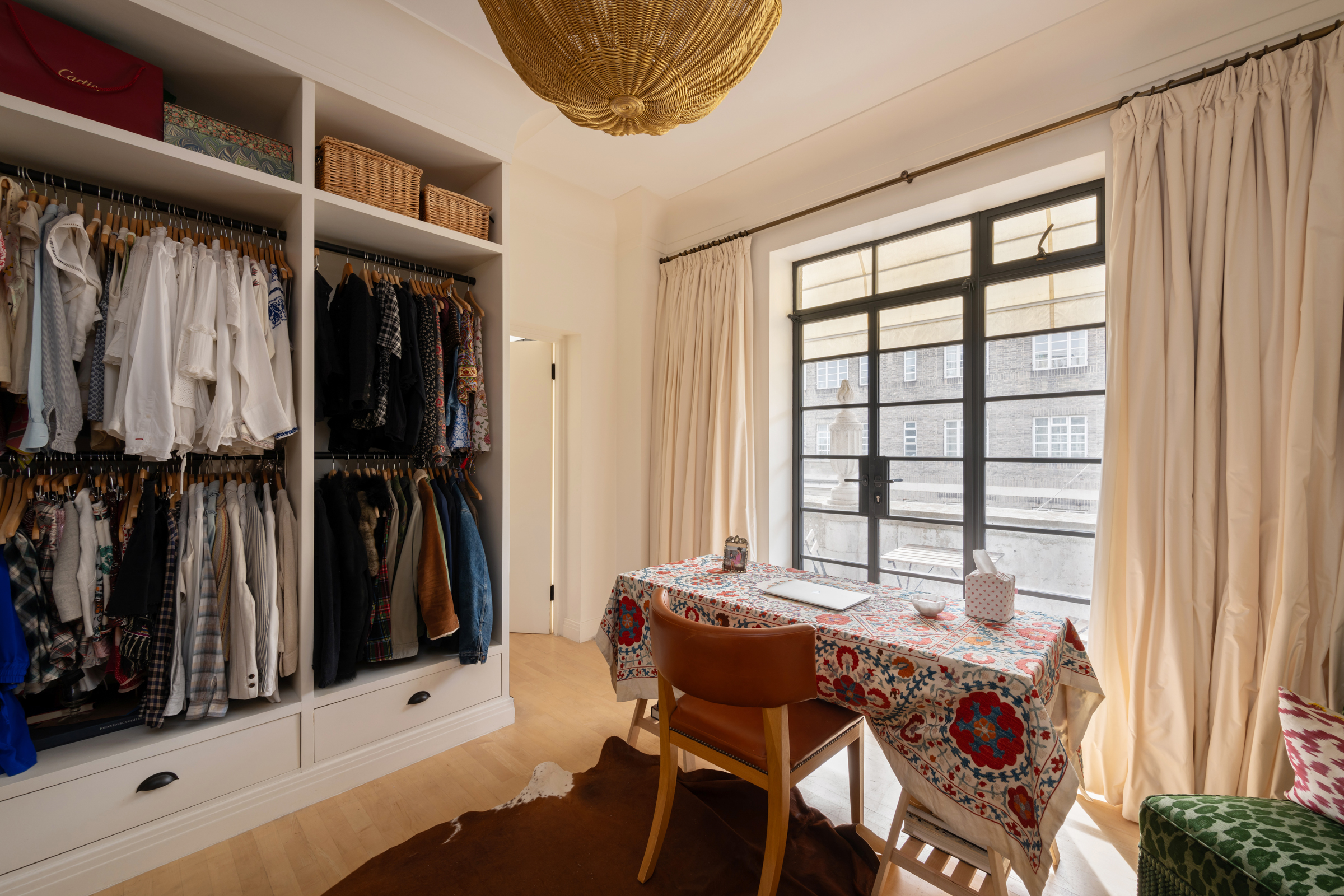  Fabulous fifth floor four bedroom apartment - 物件實景