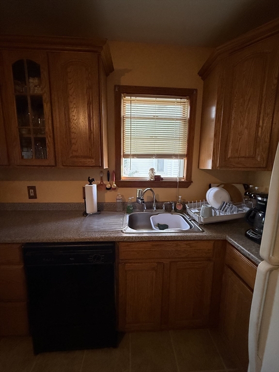 Medford, Massachusetts, 02155, United States, 7 Bedrooms Bedrooms, ,3 BathroomsBathrooms,Residential,For Sale,1922375