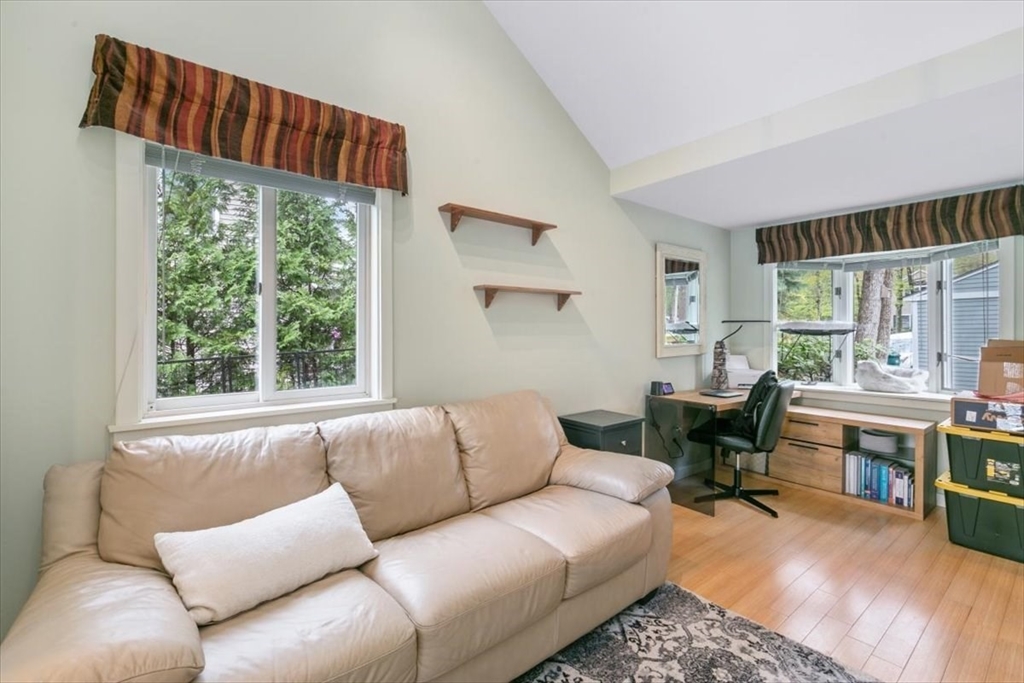 Kingston, New Hampshire, 03848, United States, 2 Bedrooms Bedrooms, ,2 BathroomsBathrooms,Residential,For Sale,1879269