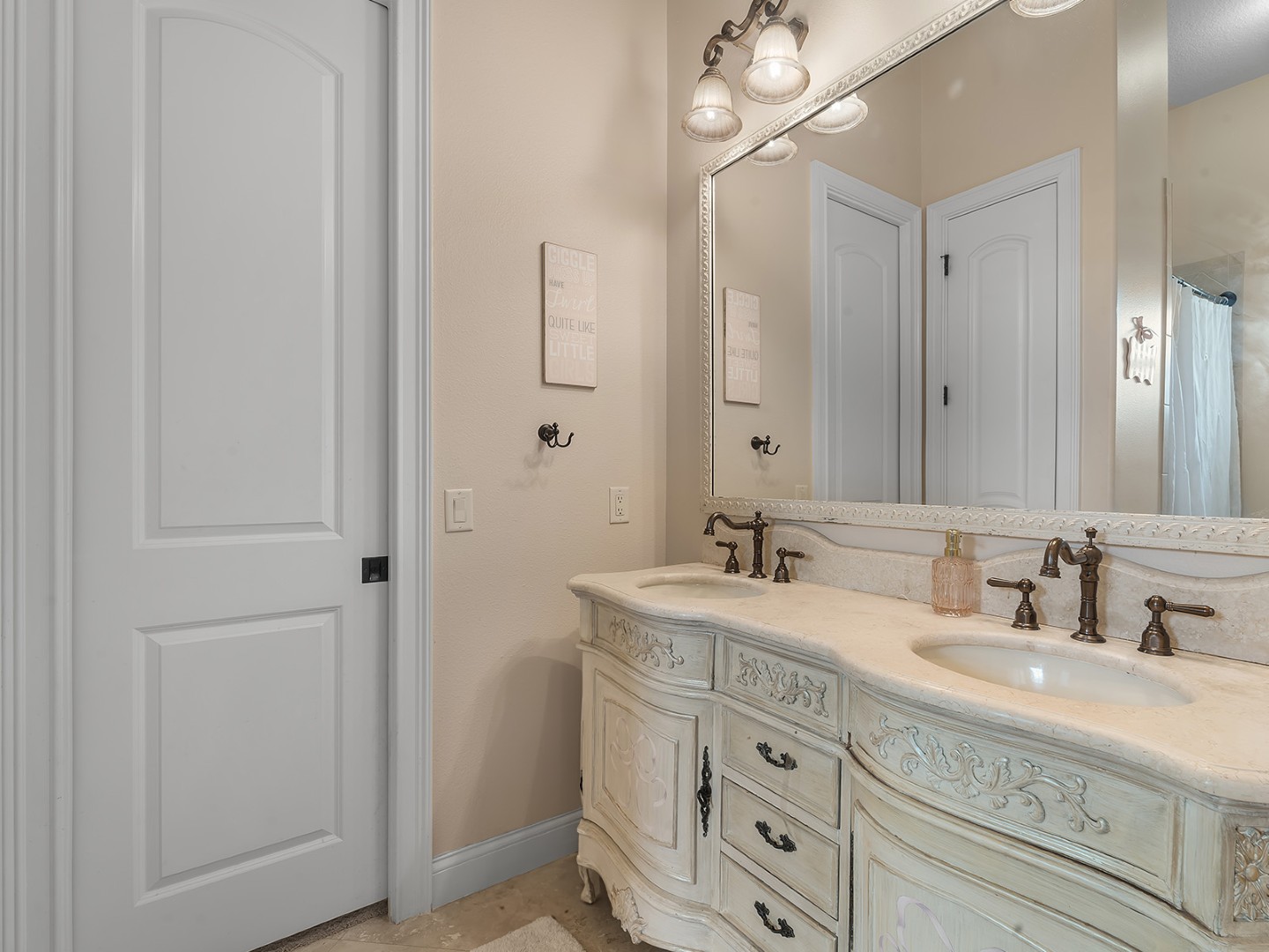 Thonotosassa, Florida, 33592, United States, 5 Bedrooms Bedrooms, ,6 BathroomsBathrooms,Residential,For Sale,1979751