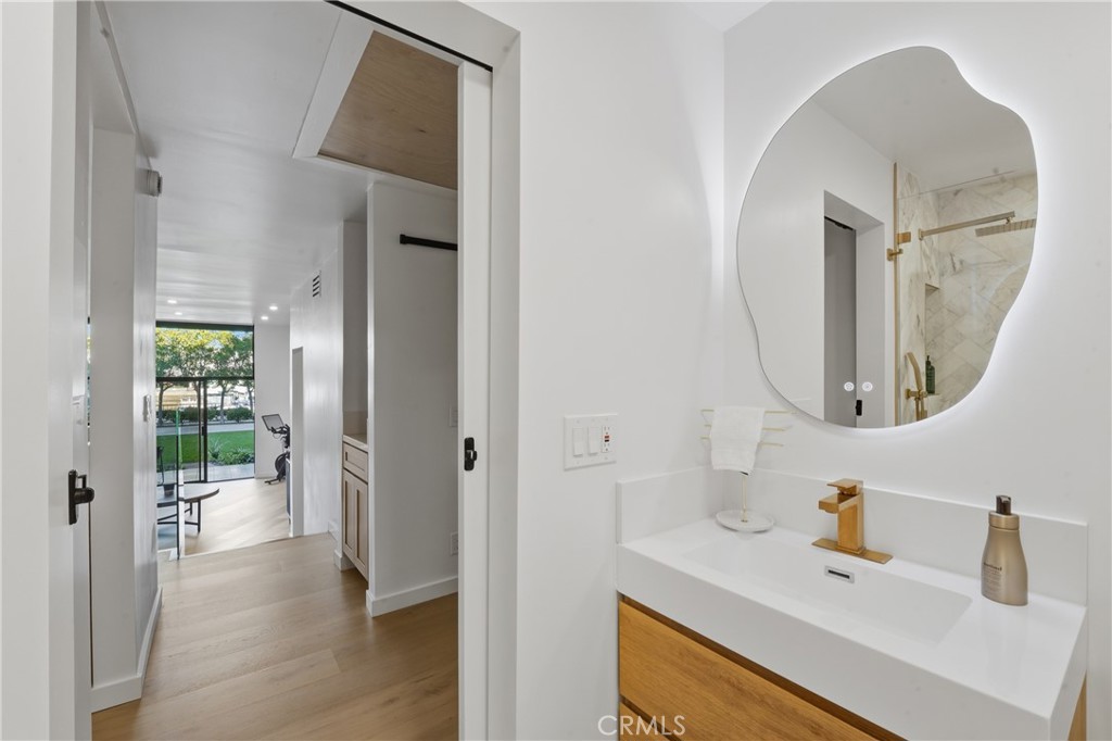 Long Beach, California, 90803, United States, 1 Bedroom Bedrooms, ,1 BathroomBathrooms,Residential,For Sale,2003113