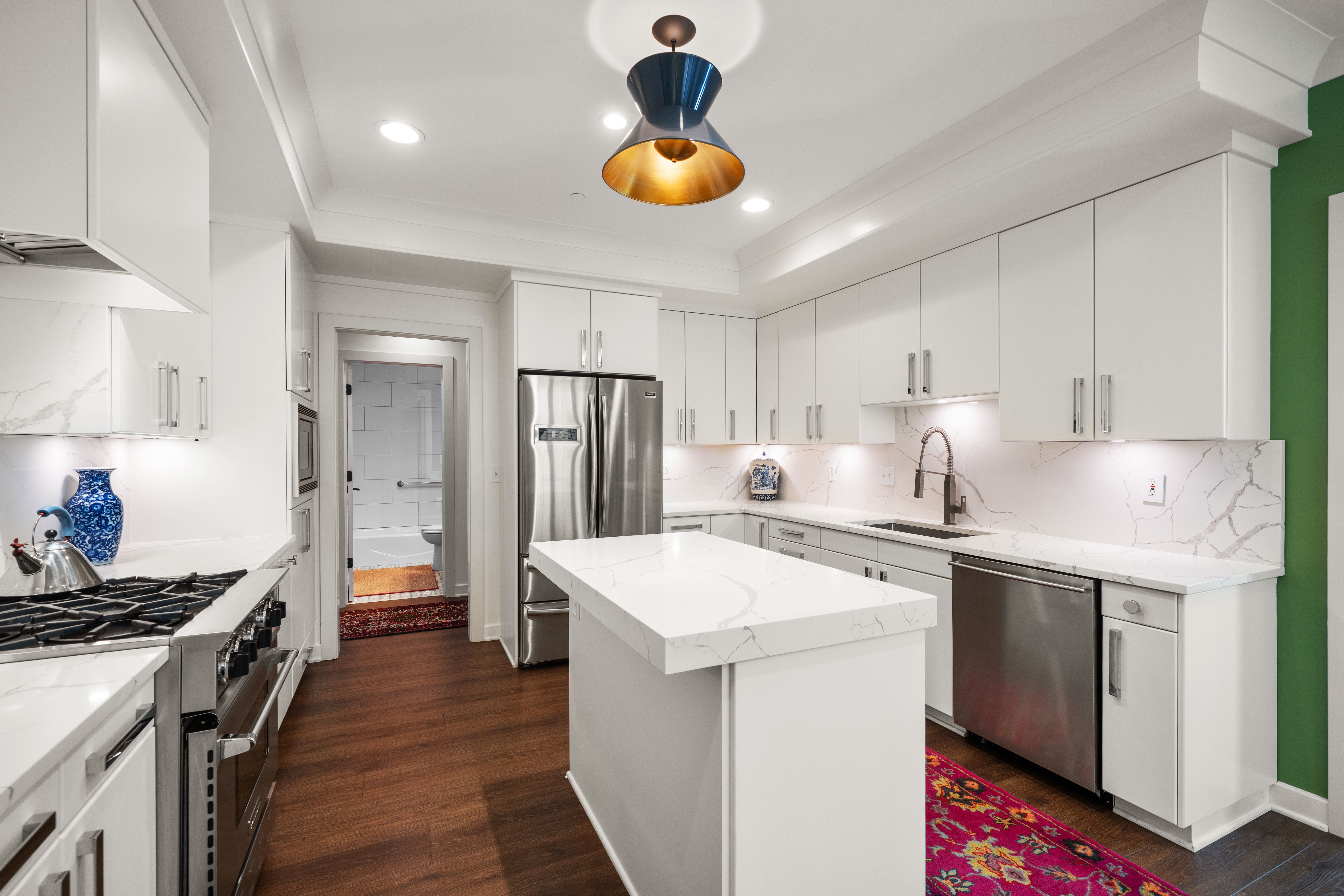  Beautifully updated and stylish, this Clayton condo offers move-in-ready living - 物件實景