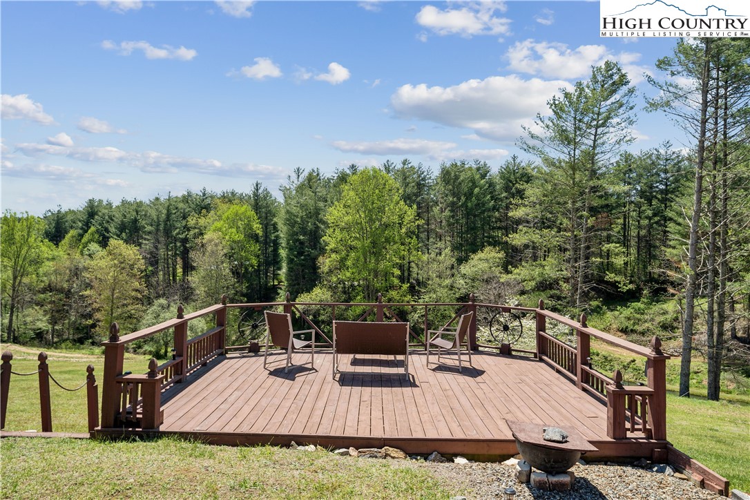 Grassy Creek, North Carolina, 28631, United States, 3 Bedrooms Bedrooms, ,4 BathroomsBathrooms,Residential,For Sale,1794520