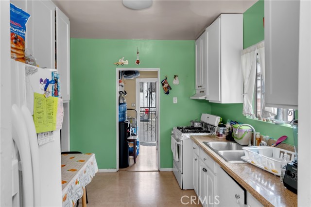 Los Angeles, California, 90023, United States, 4 Bedrooms Bedrooms, ,Residential,For Sale,1881360