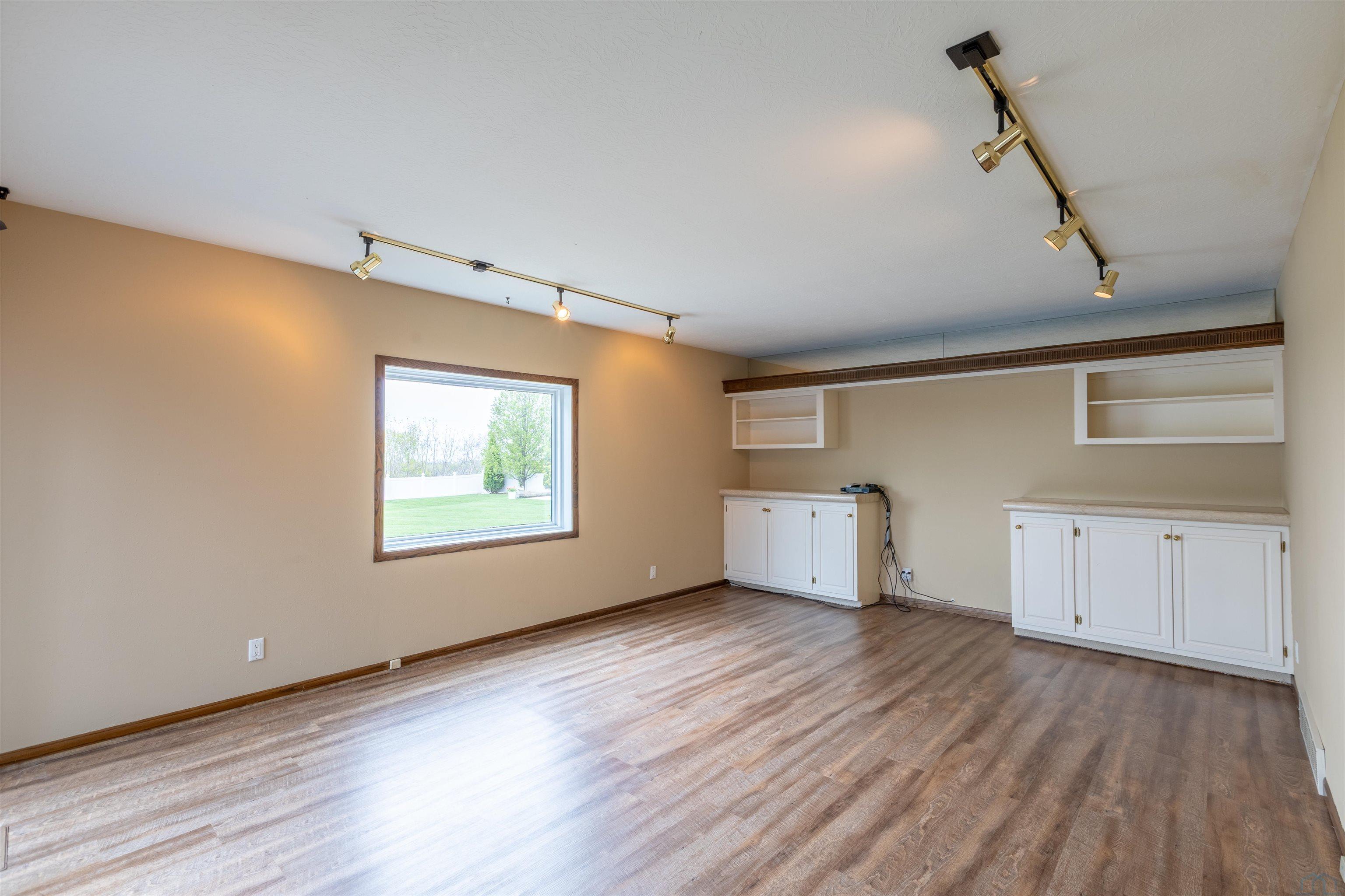 Sioux City, Iowa, 51104, United States, 4 Bedrooms Bedrooms, ,5 BathroomsBathrooms,Residential,For Sale,2042014