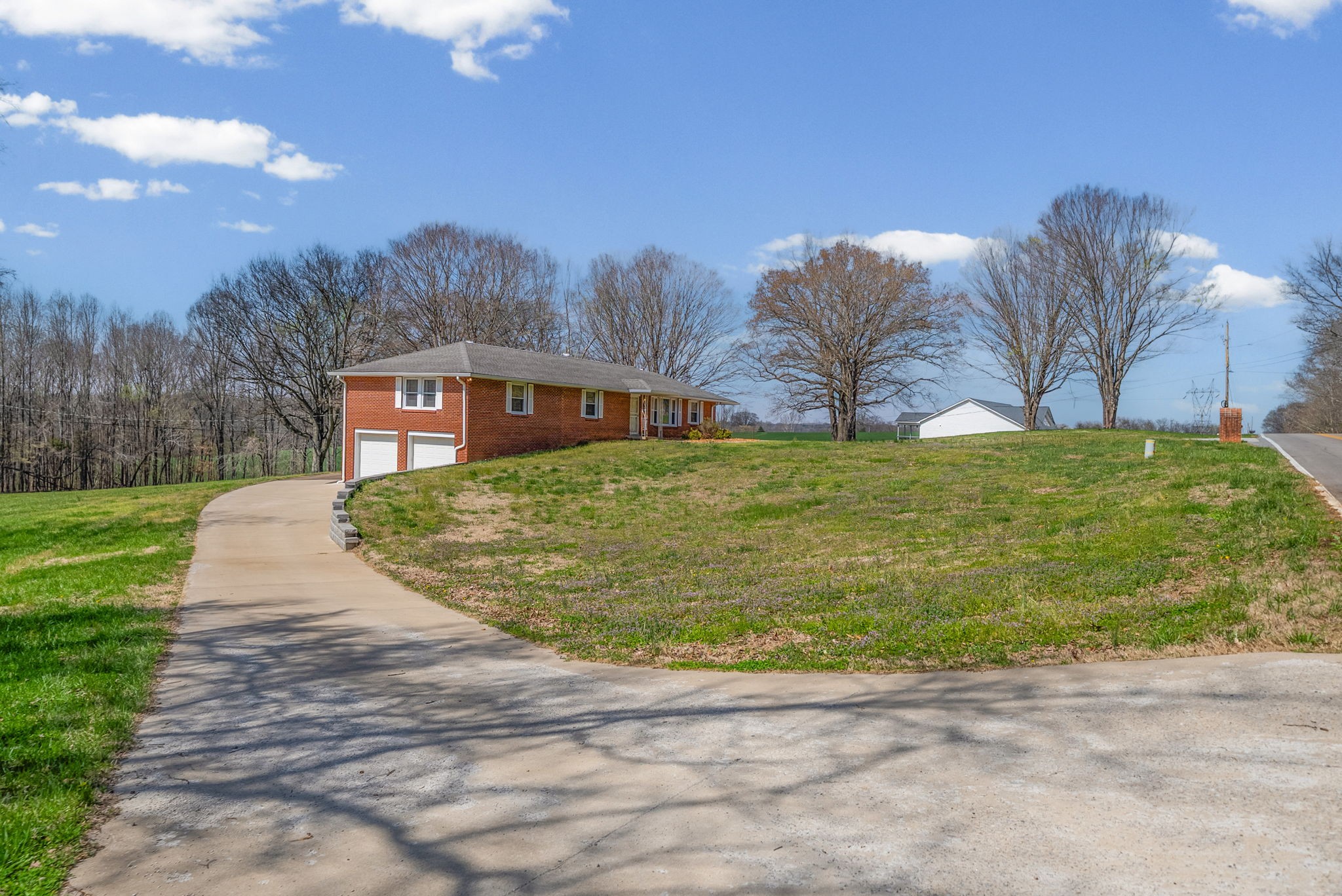 Clarksville, Tennessee, 37040, United States, 2 Bedrooms Bedrooms, ,2 BathroomsBathrooms,Residential,For Sale,2030332