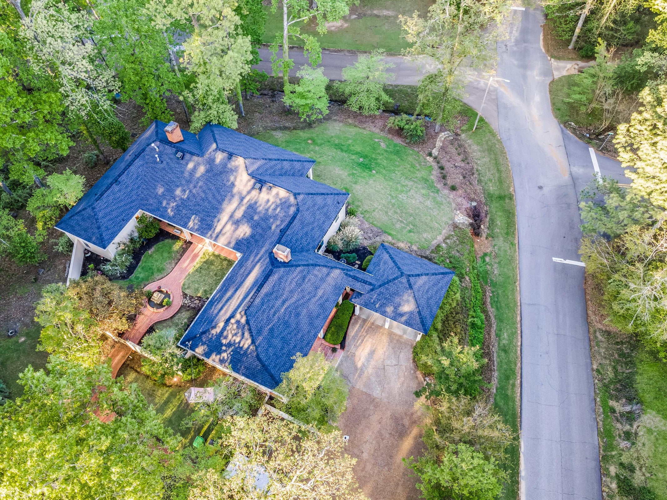 Columbus, Mississippi, 39705, United States, 4 Bedrooms Bedrooms, ,4 BathroomsBathrooms,Residential,For Sale,1976327