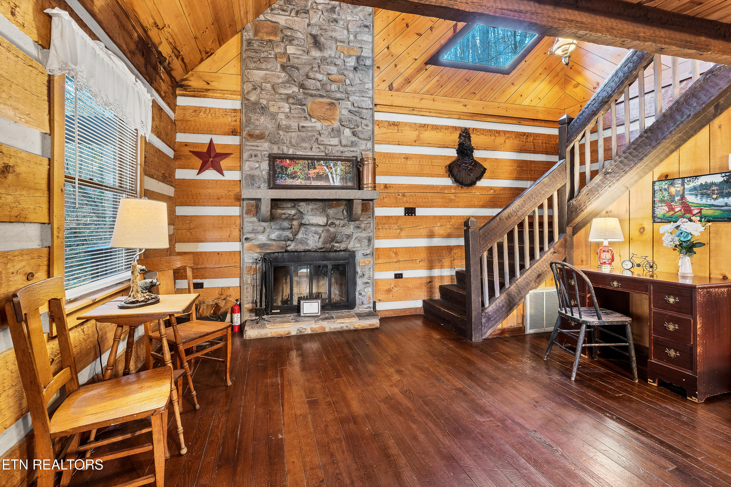 Townsend, Tennessee, 37882, United States, 2 Bedrooms Bedrooms, ,3 BathroomsBathrooms,Residential,For Sale,2010973