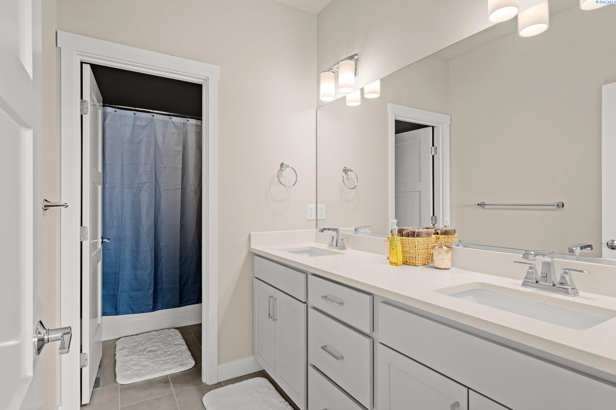 Richland, Washington, 99352, United States, 4 Bedrooms Bedrooms, ,3 BathroomsBathrooms,Residential,For Sale,1766323