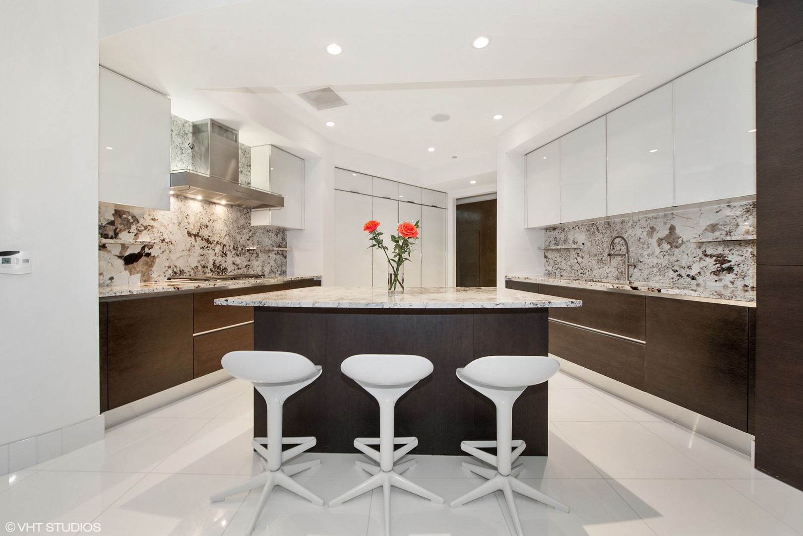 Chicago, Illinois, 60611, United States, 3 Bedrooms Bedrooms, ,5 BathroomsBathrooms,Residential,For Sale,1940943