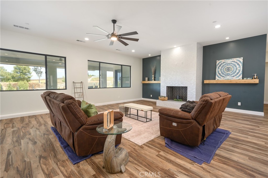 Temecula, California, 92591, United States, 5 Bedrooms Bedrooms, ,4 BathroomsBathrooms,Residential,For Sale,2048458