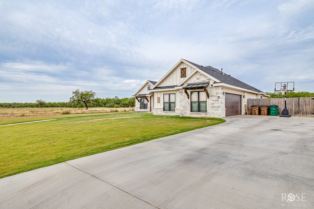 San Angelo, Texas, 76904, United States, 4 Bedrooms Bedrooms, ,3 BathroomsBathrooms,Residential,For Sale,1941771