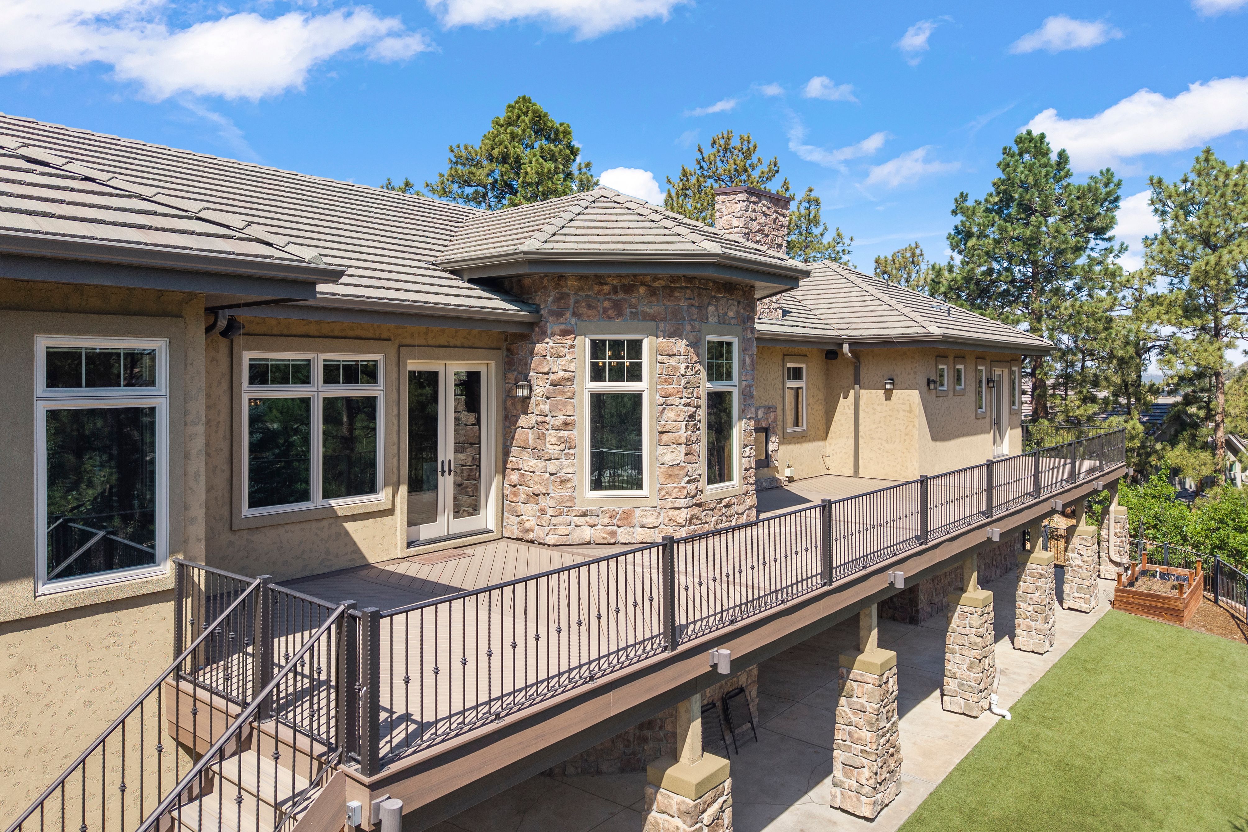  Spectacular custom ranch with a walk-out finished basement - 物件實景