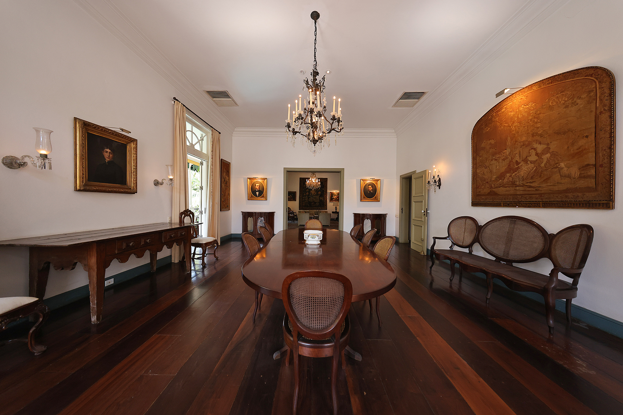  Estate surrounded by greenery with expansive grounds and amenities - 物件實景