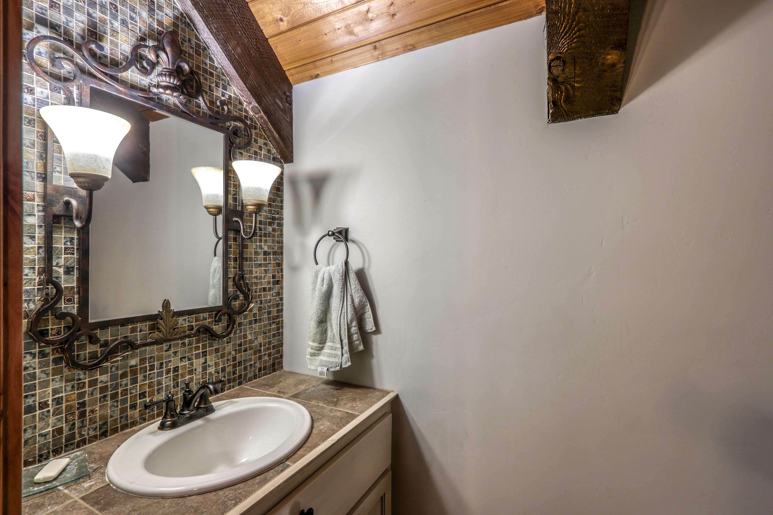 Sandpoint, Idaho, 83864, United States, 2 Bedrooms Bedrooms, ,4 BathroomsBathrooms,Residential,For Sale,1806623