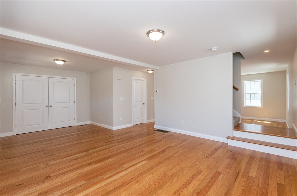 Lynn, Massachusetts, 01905, United States, 3 Bedrooms Bedrooms, ,2 BathroomsBathrooms,Residential,For Sale,1909147