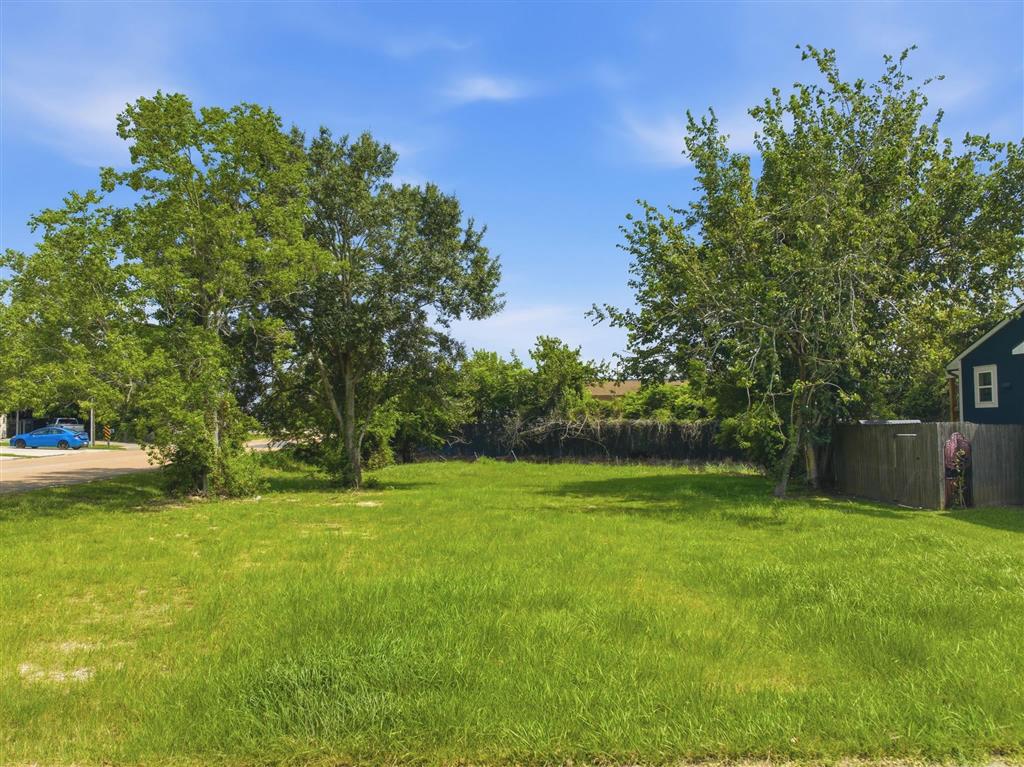 8th St, Lake Charles, LA 70601