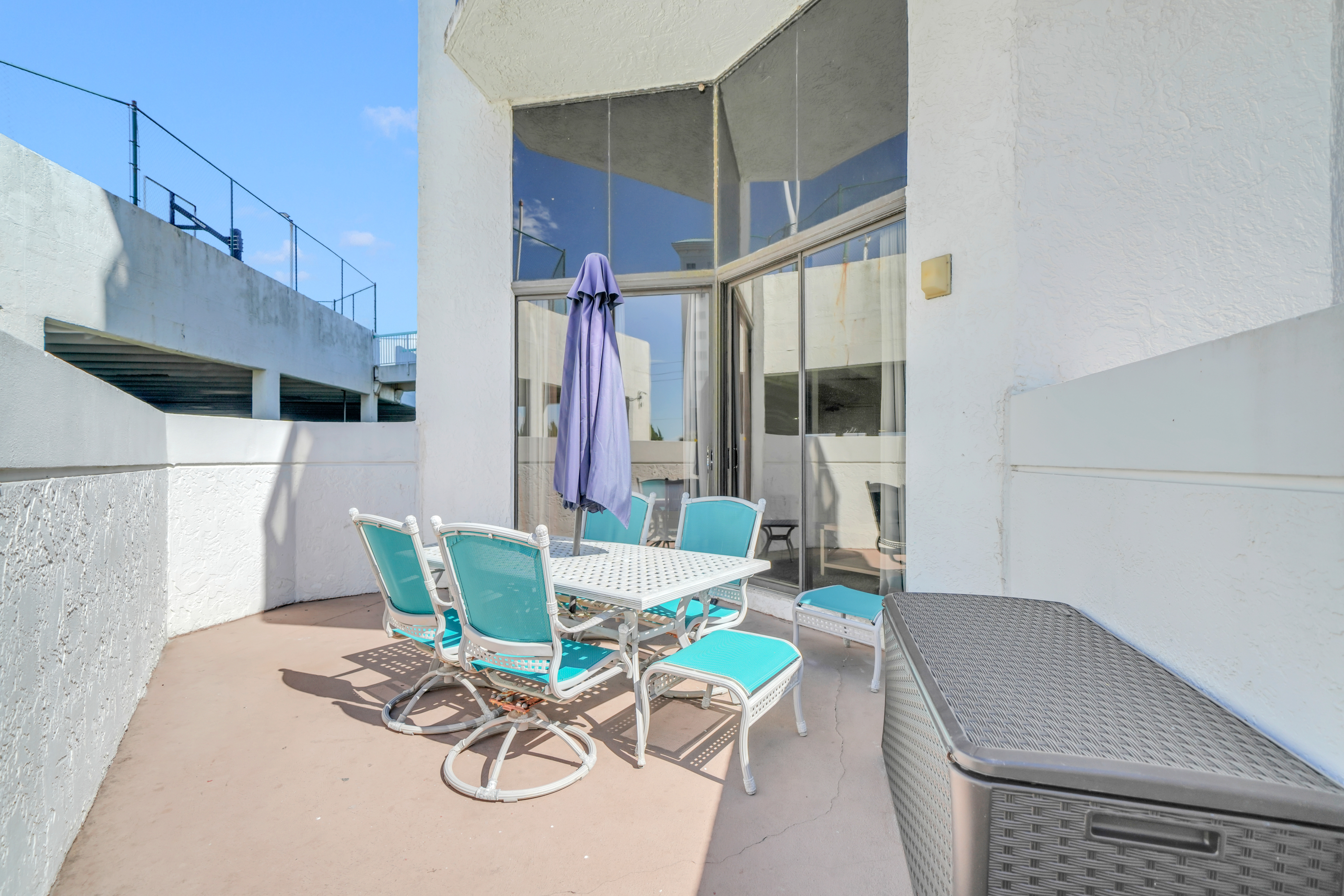  Turnkey Ground-Floor Condo With Private Patio And Resort Amenities - 物件實景