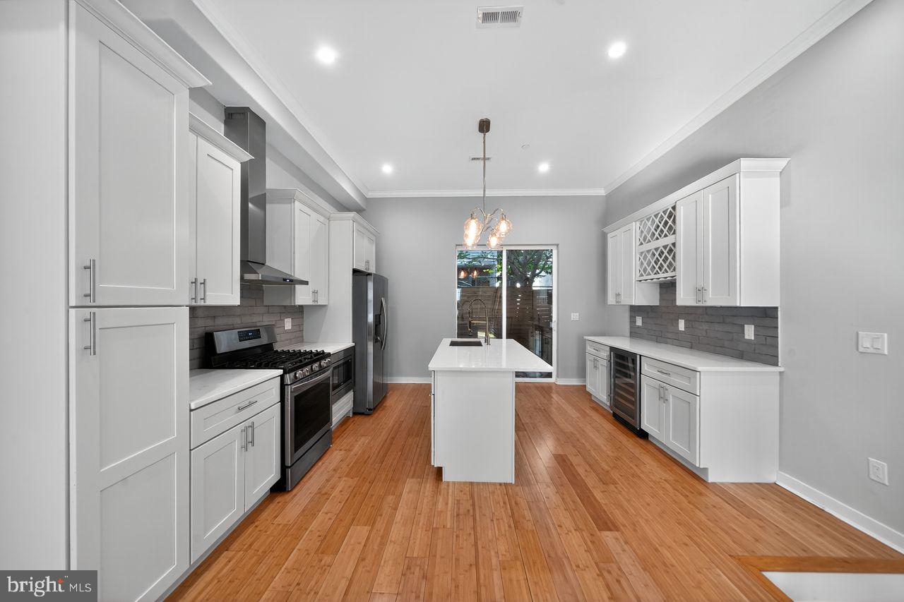 Philadelphia, Pennsylvania, 19146, United States, 4 Bedrooms Bedrooms, ,3 BathroomsBathrooms,Residential,For Sale,1960964