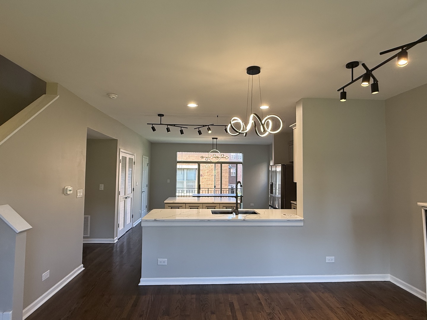 Chicago, Illinois, 60610, United States, 3 Bedrooms Bedrooms, ,3 BathroomsBathrooms,Residential,For Sale,1928637