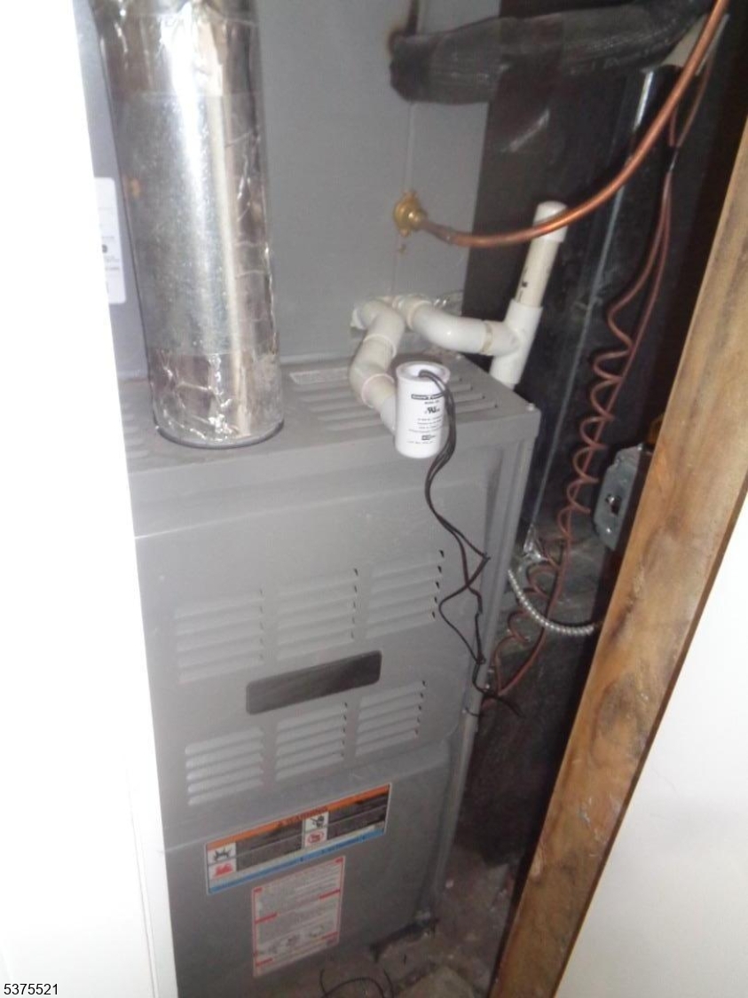 Hillside Twp., New Jersey, 07205-1914, United States, 3 Bedrooms Bedrooms, ,3 BathroomsBathrooms,Residential,For Sale,1983092