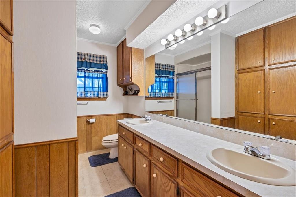 Kaufman, Texas, 75142, United States, 3 Bedrooms Bedrooms, ,2 BathroomsBathrooms,Residential,For Sale,1848066