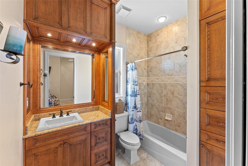 Thonotosassa, Florida, 33592, United States, 4 Bedrooms Bedrooms, ,7 BathroomsBathrooms,Residential,For Sale,1788935