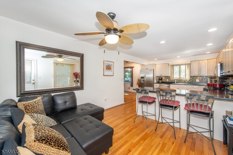 Wayne Twp., New Jersey, 07470, United States, 5 Bedrooms Bedrooms, ,3 BathroomsBathrooms,Residential,For Sale,1928449
