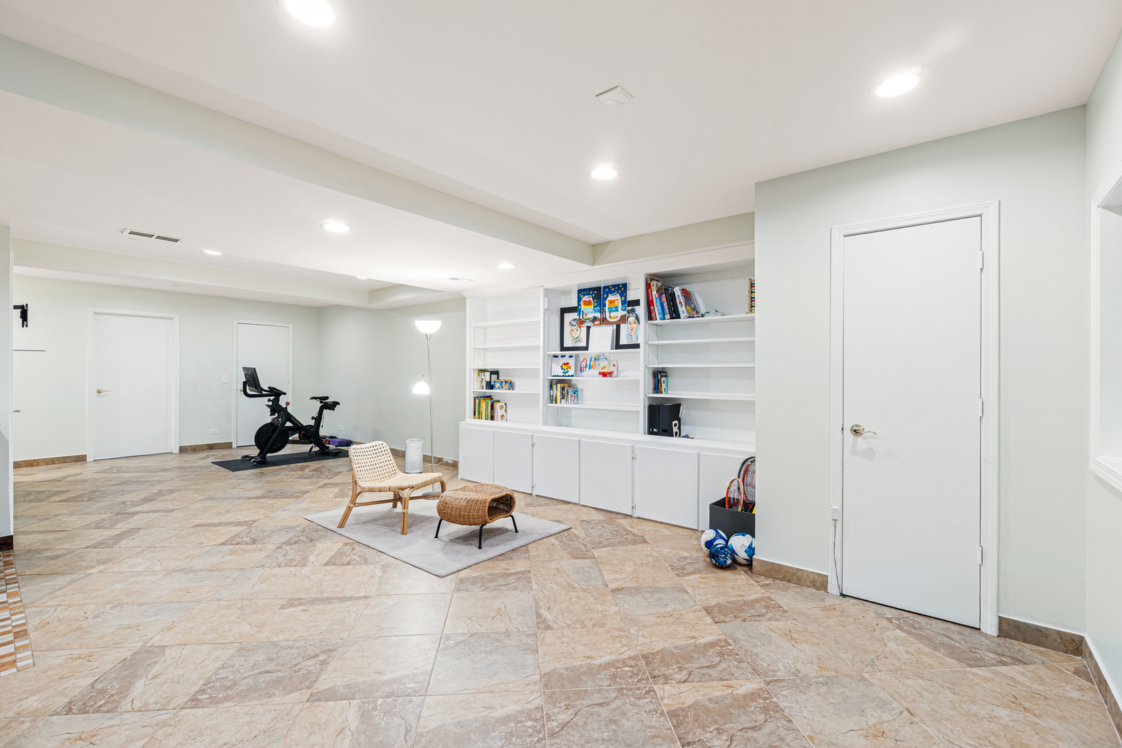 Glenview, Illinois, 60026, United States, 4 Bedrooms Bedrooms, ,4 BathroomsBathrooms,Residential,For Sale,1991544