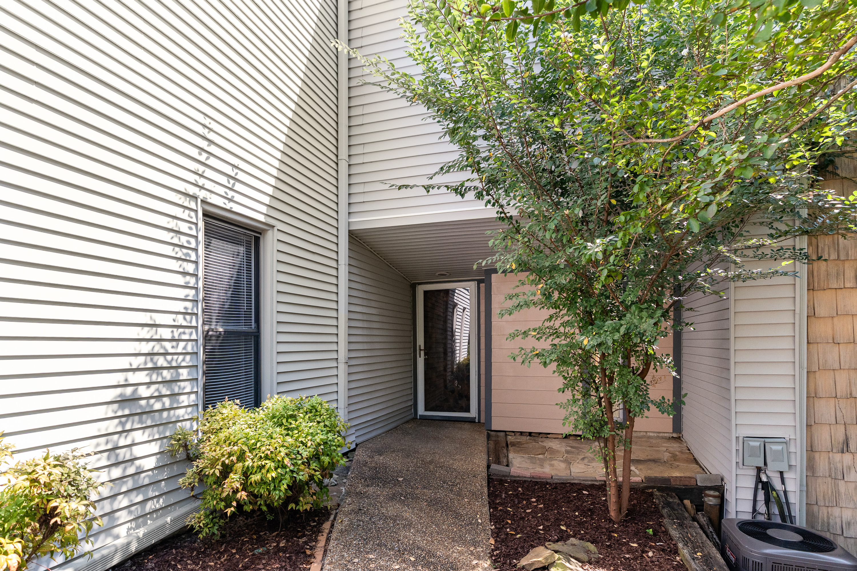Berrywood Dr, Vestavia Hills, AL 35216