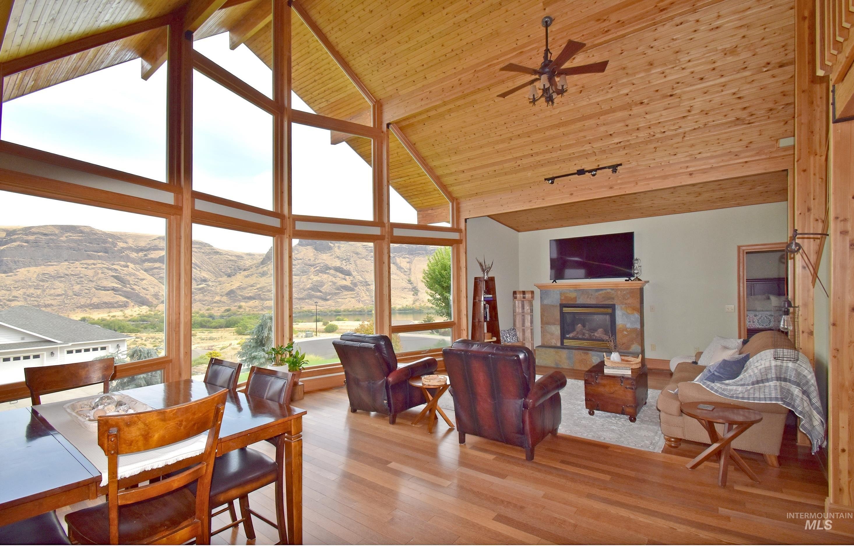 Asotin, Washington, 99402, United States, 3 Bedrooms Bedrooms, ,3 BathroomsBathrooms,Residential,For Sale,1942718