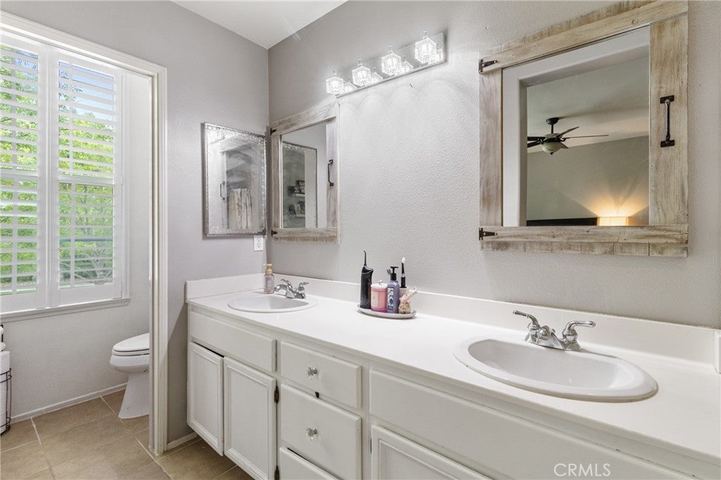 Valencia, California, 91355, United States, 3 Bedrooms Bedrooms, ,3 BathroomsBathrooms,Residential,For Sale,1941622