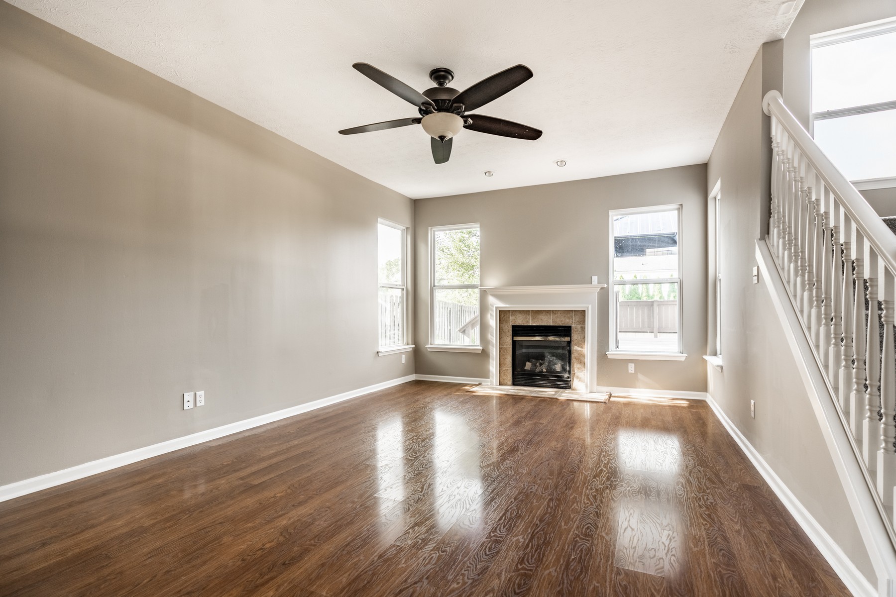  Beautifully Remodeled Geist-Area 4 Bedroom Home - 物件實景