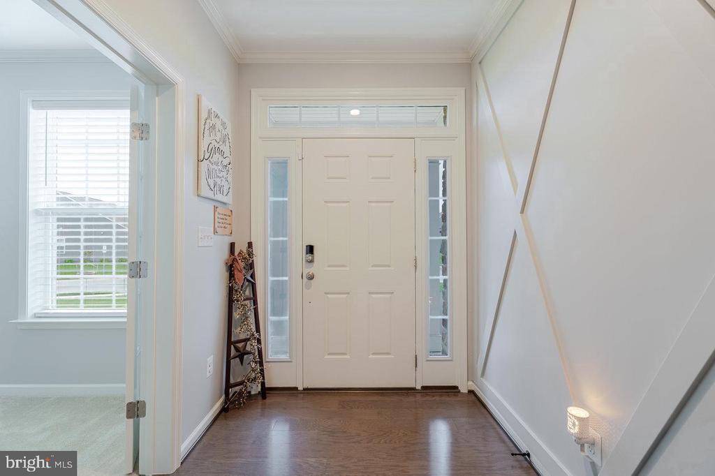 Charles Town, West Virginia, 25414, United States, 4 Bedrooms Bedrooms, ,5 BathroomsBathrooms,Residential,For Sale,1965453