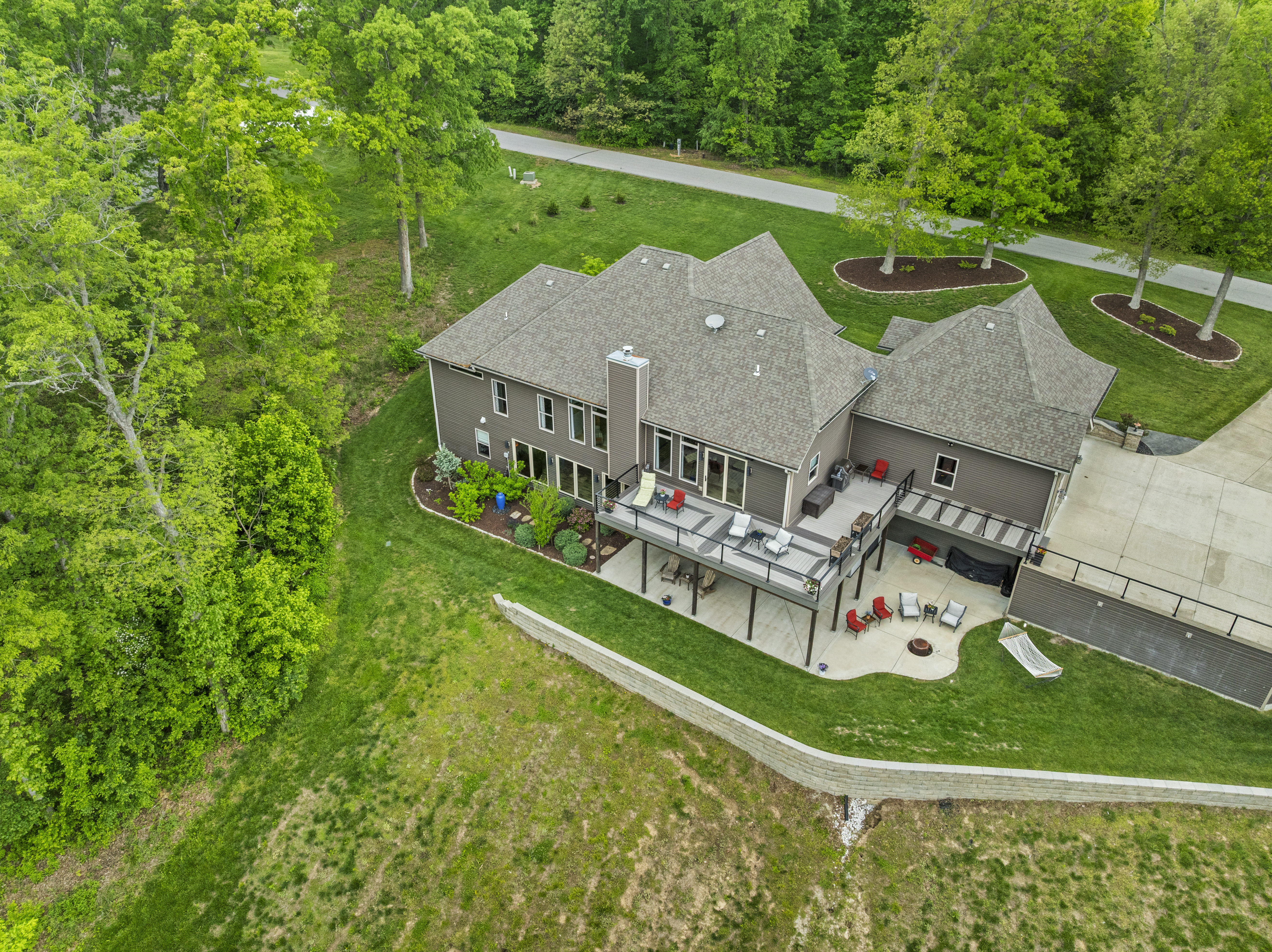  Discover unmatched luxury and versatility in this custom Craftsman-style estate - 物件實景