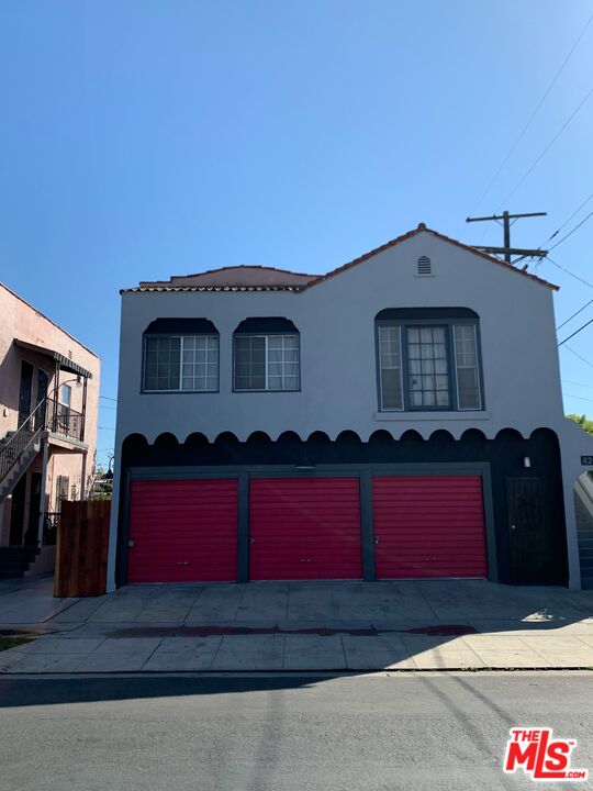 Los Angeles, California, 90016, United States, 10 Bedrooms Bedrooms, ,Residential,For Sale,1939338