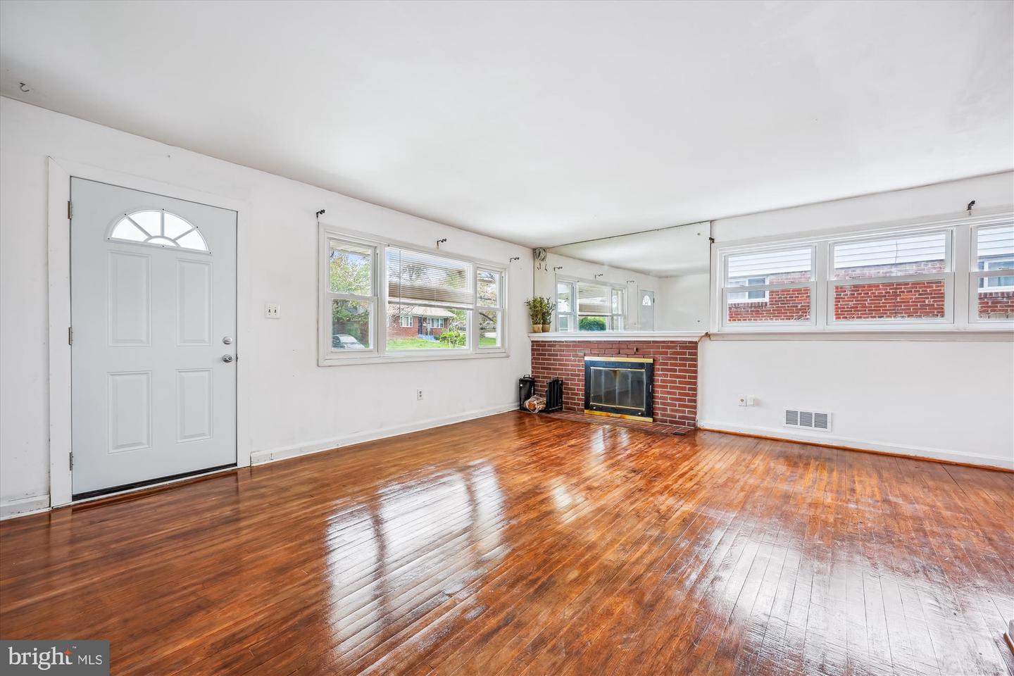 Silver Spring, Maryland, 20903, United States, 4 Bedrooms Bedrooms, ,2 BathroomsBathrooms,Residential,For Sale,1906591