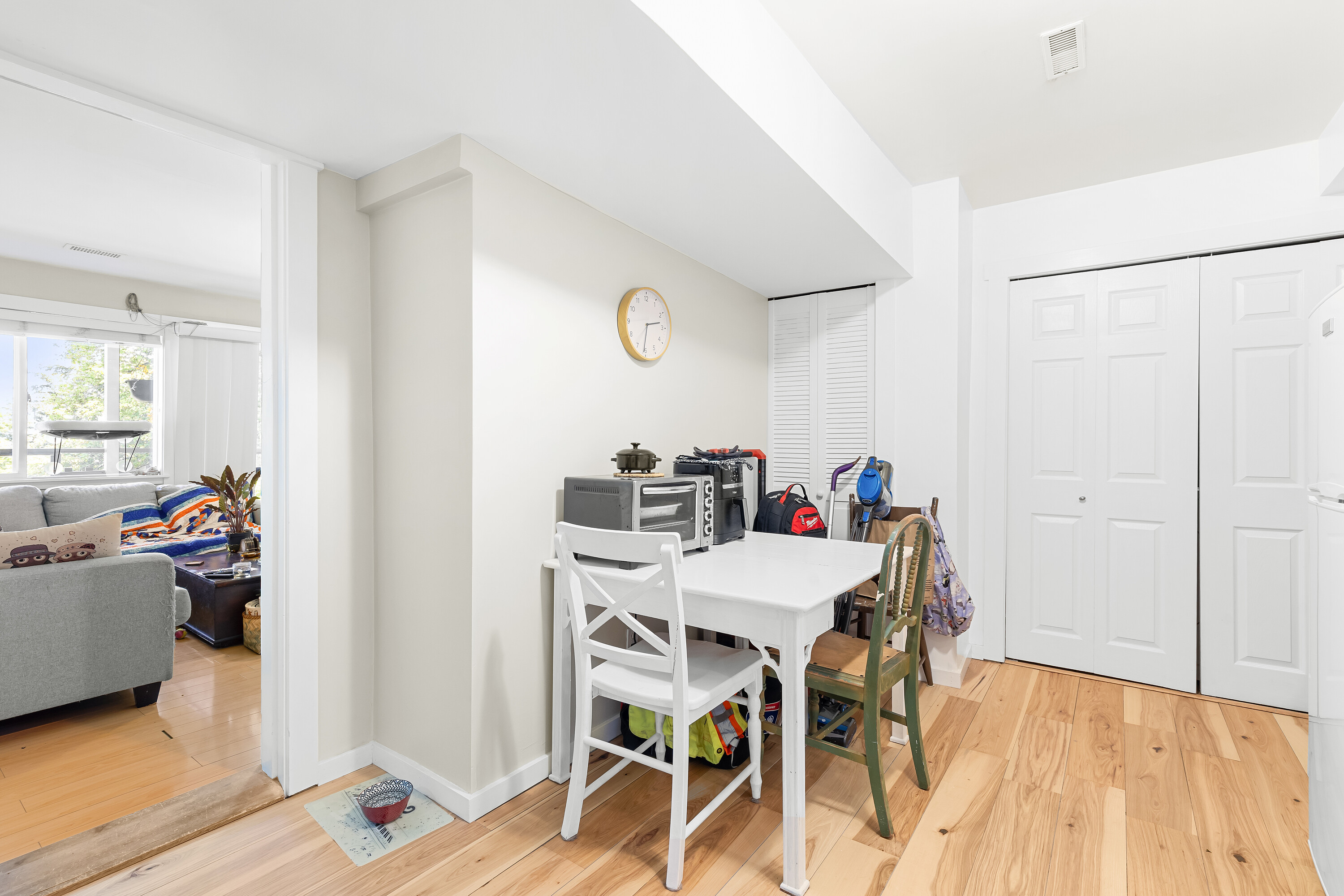  Chic Cordova Bay Home - 物件實景