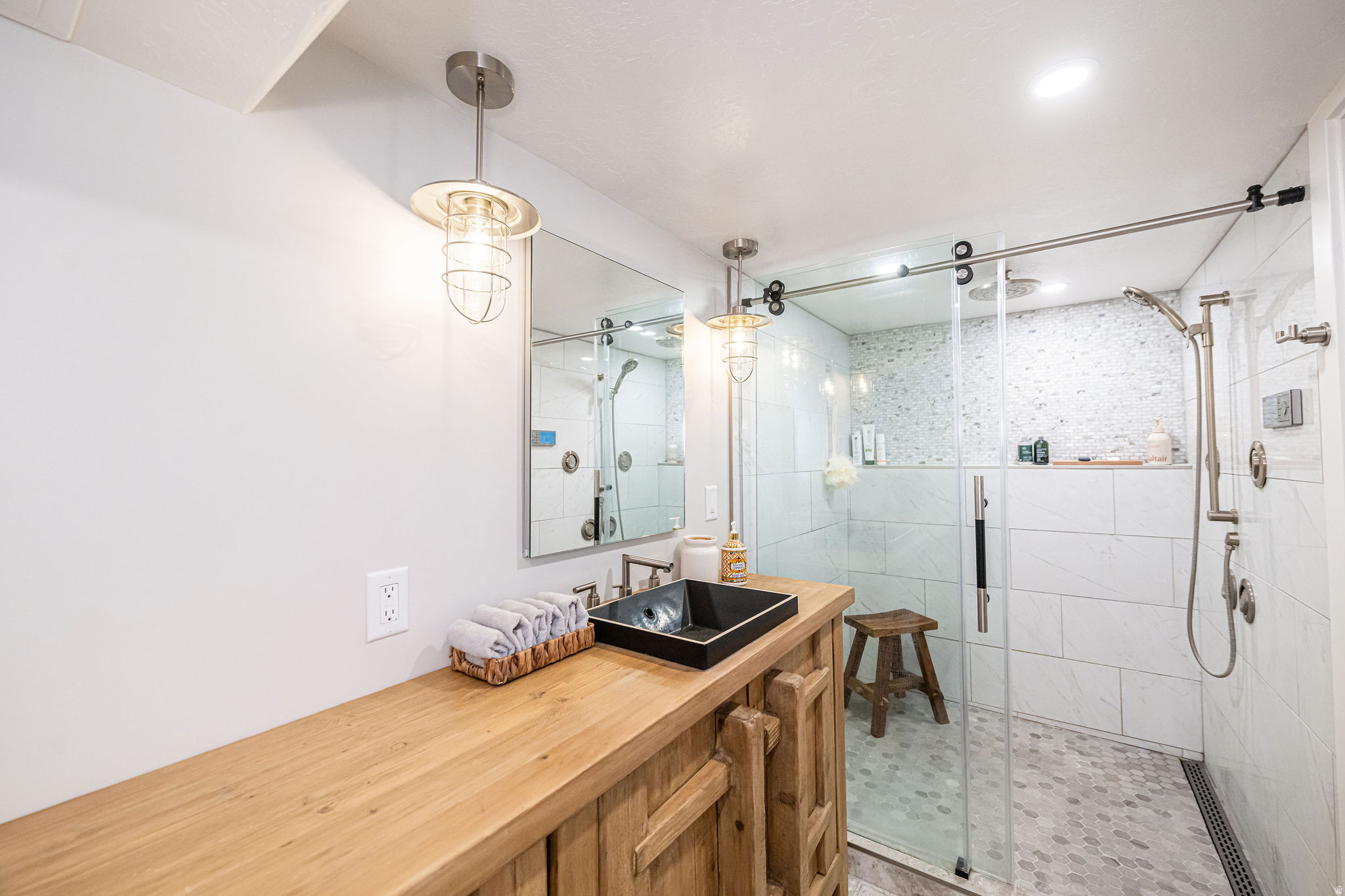 Bountiful, Utah, 84010, United States, 3 Bedrooms Bedrooms, ,2 BathroomsBathrooms,Residential,For Sale,1985173