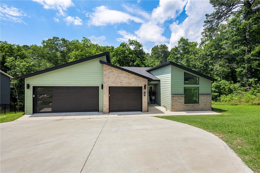 Overton Dr, Bella Vista, AR 72714
