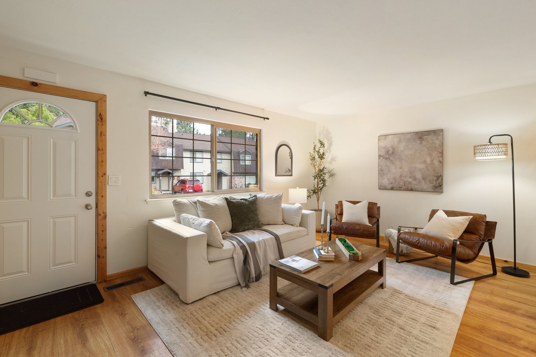  Updated and Well Located Lake Forest Glen Condo - 物件實景