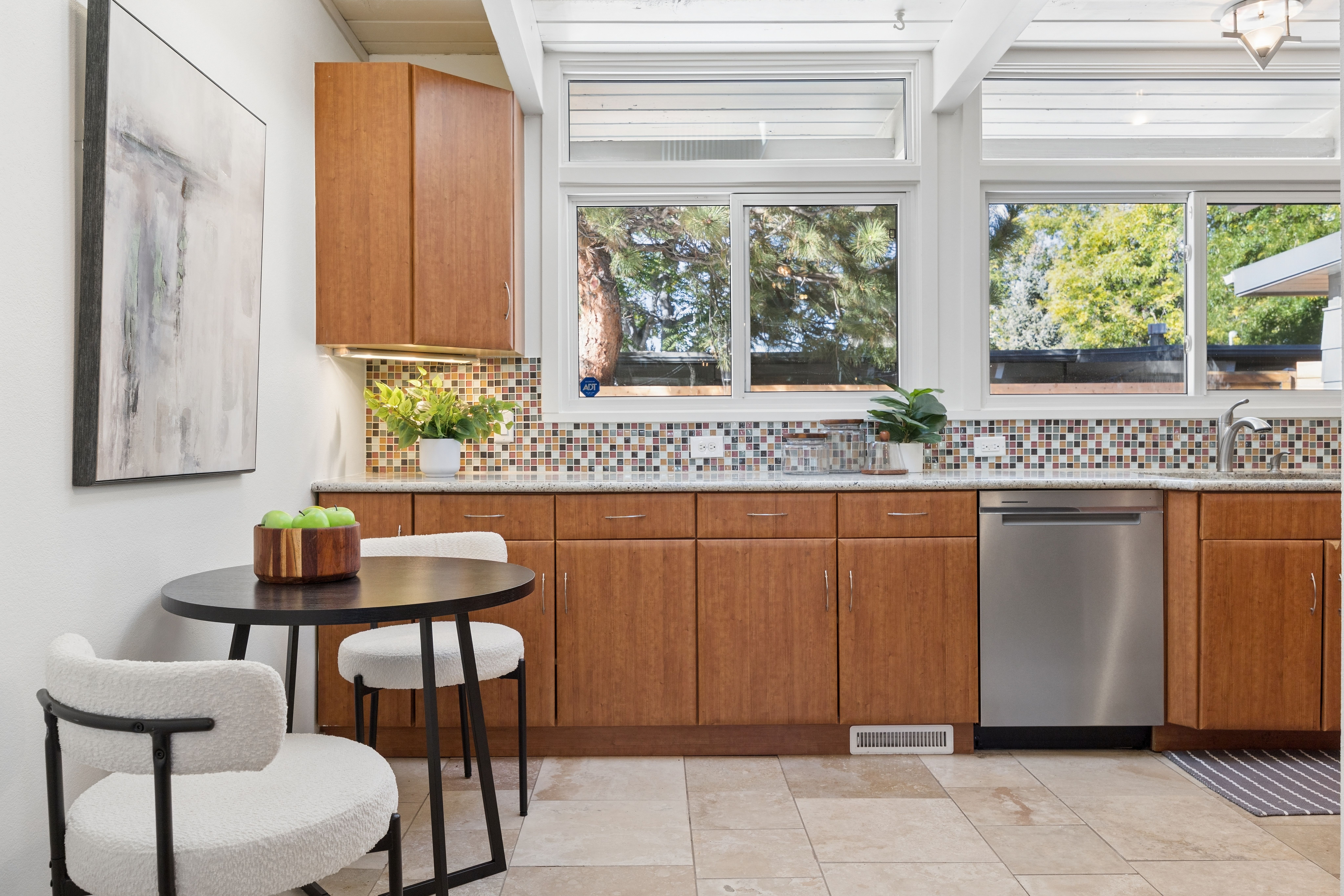 Mid-century modern lives with an effortless connection between indoors and out. - 物件實景