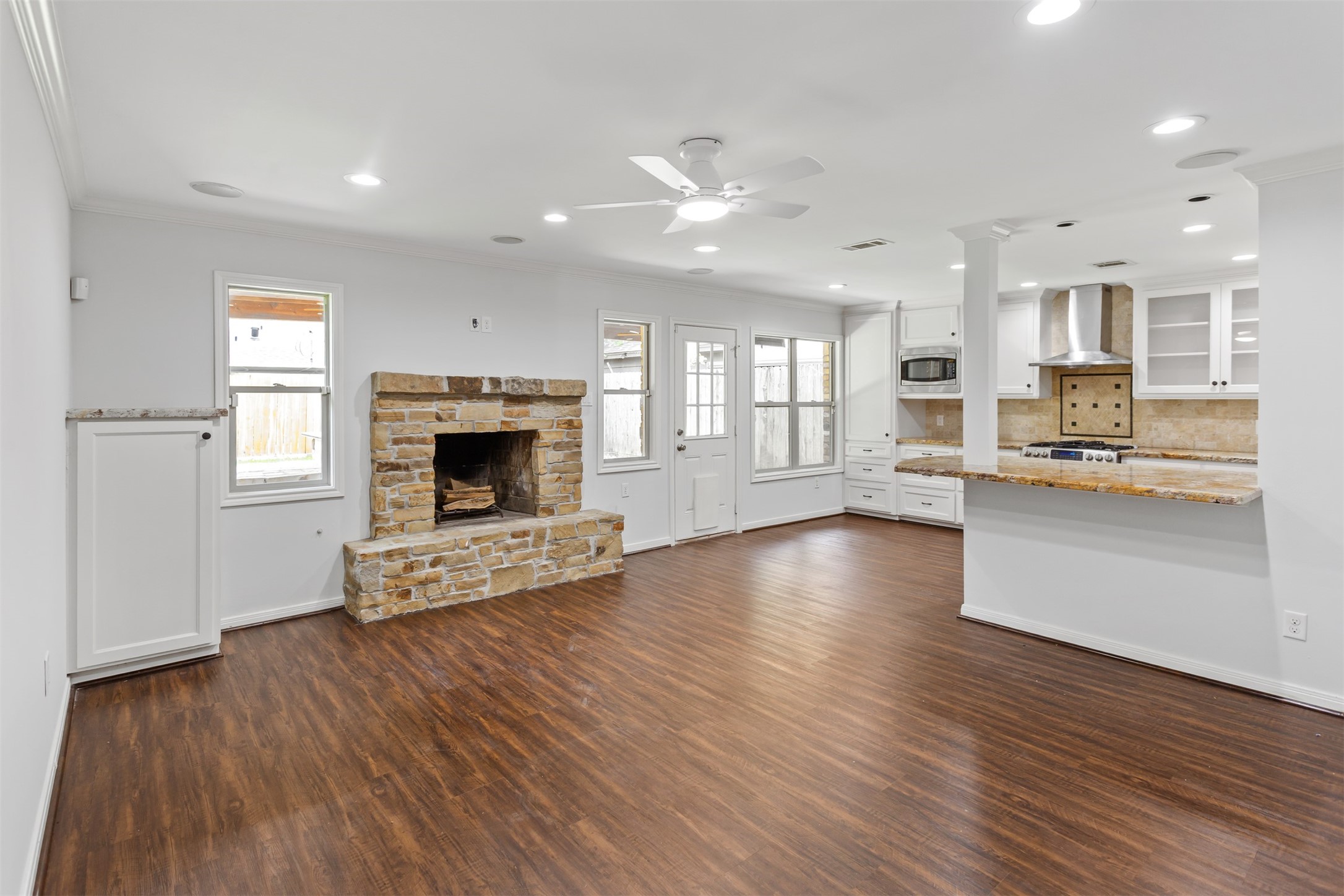 Houston, Texas, 77018, United States, 4 Bedrooms Bedrooms, ,3 BathroomsBathrooms,Residential,For Sale,1927156