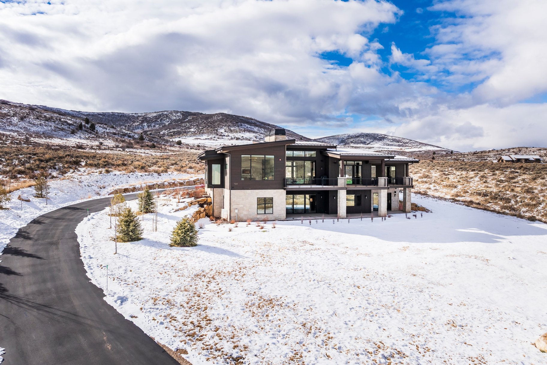  Beautiful Modern Custom Home with Rock Cliff Views at Victory Ranch - 物件實景