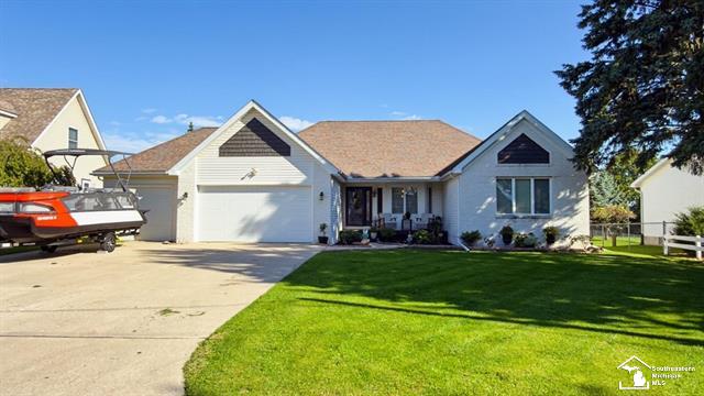 Evergreen Dr, Monroe, MI 48161