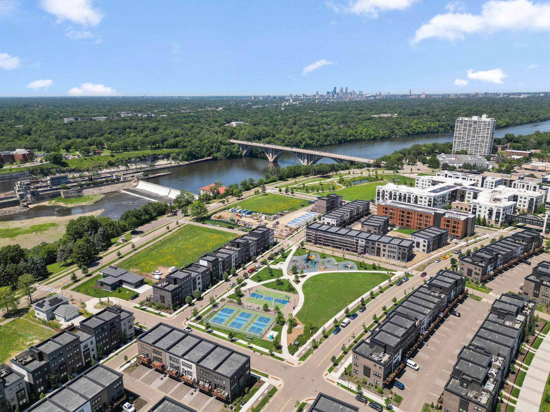  Urban Living at Its Finest: Expansive Highland Bridge Rowhome with River Views - 物件實景