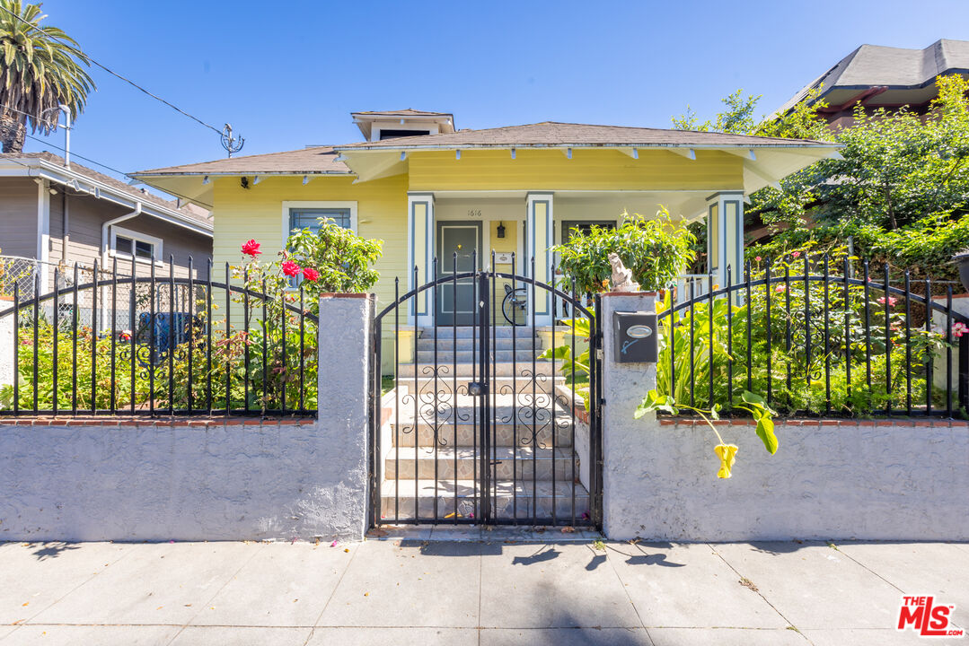 Los Angeles, California, 90007, United States, 2 Bedrooms Bedrooms, ,1 BathroomBathrooms,Residential,For Sale,1737076